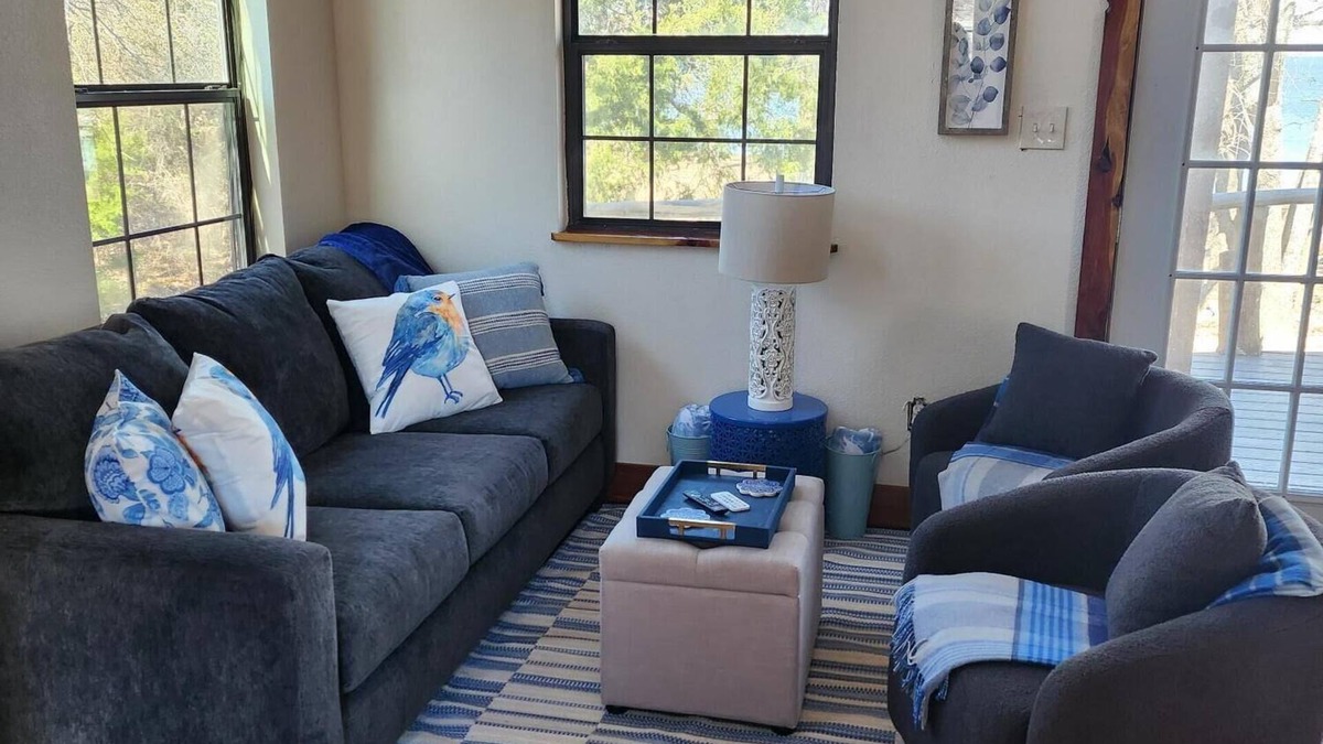 Cayuga Cottage | Bluebird Cottage Right on the Lake!