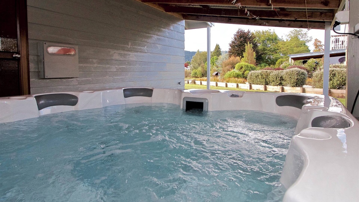 Ohakune Cottage | Bluebird Spa Chalet - Ohakune Holiday Home