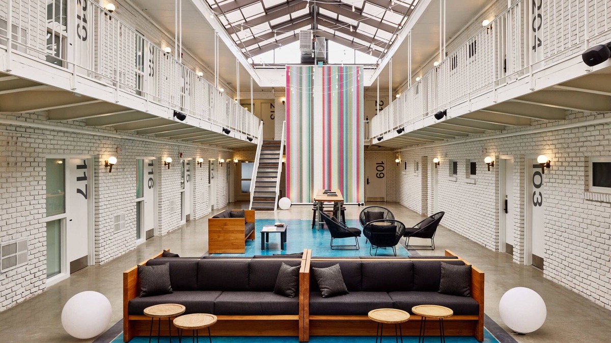 Saratoga Springs Hotel | Bluebird Spa City Motor Lodge