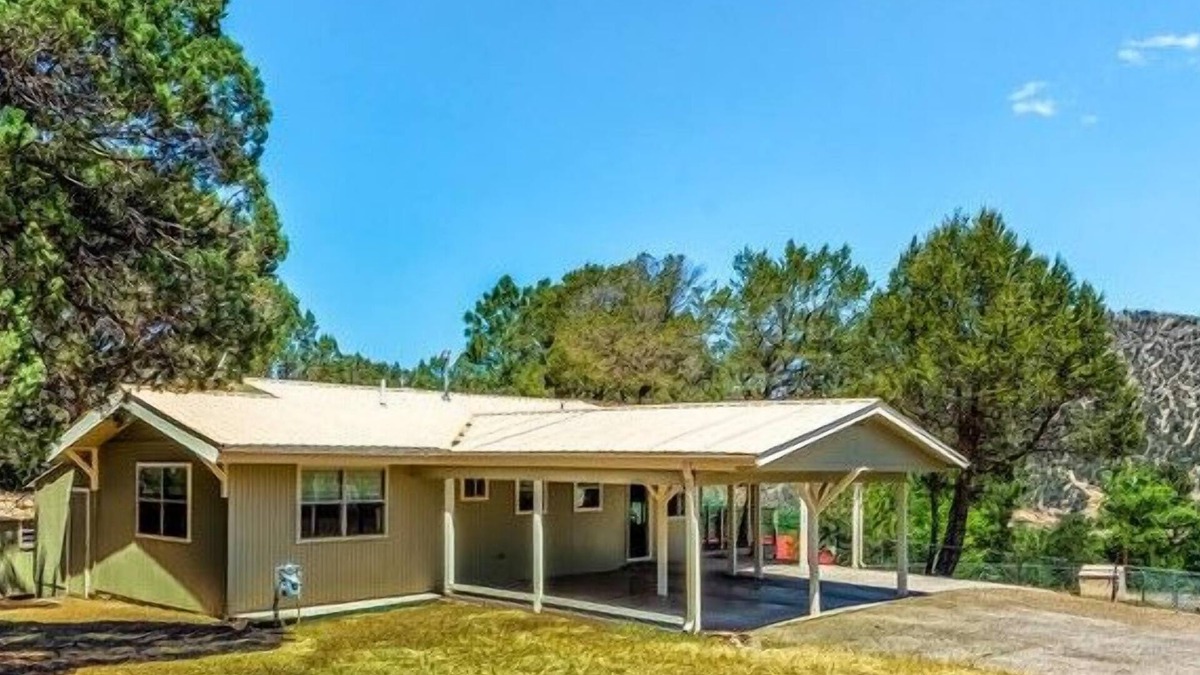 Ruidoso Downs Cabin | Bluebird View: level 2bed/2 bath, cozy home with hot tub and Sierra Blanca views!