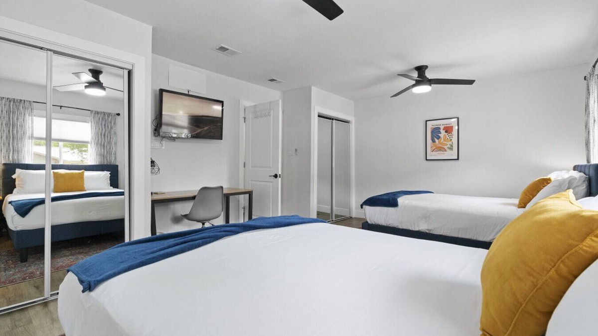 Franklin Park House | Bluebonnet Getaway - 4 bedroom