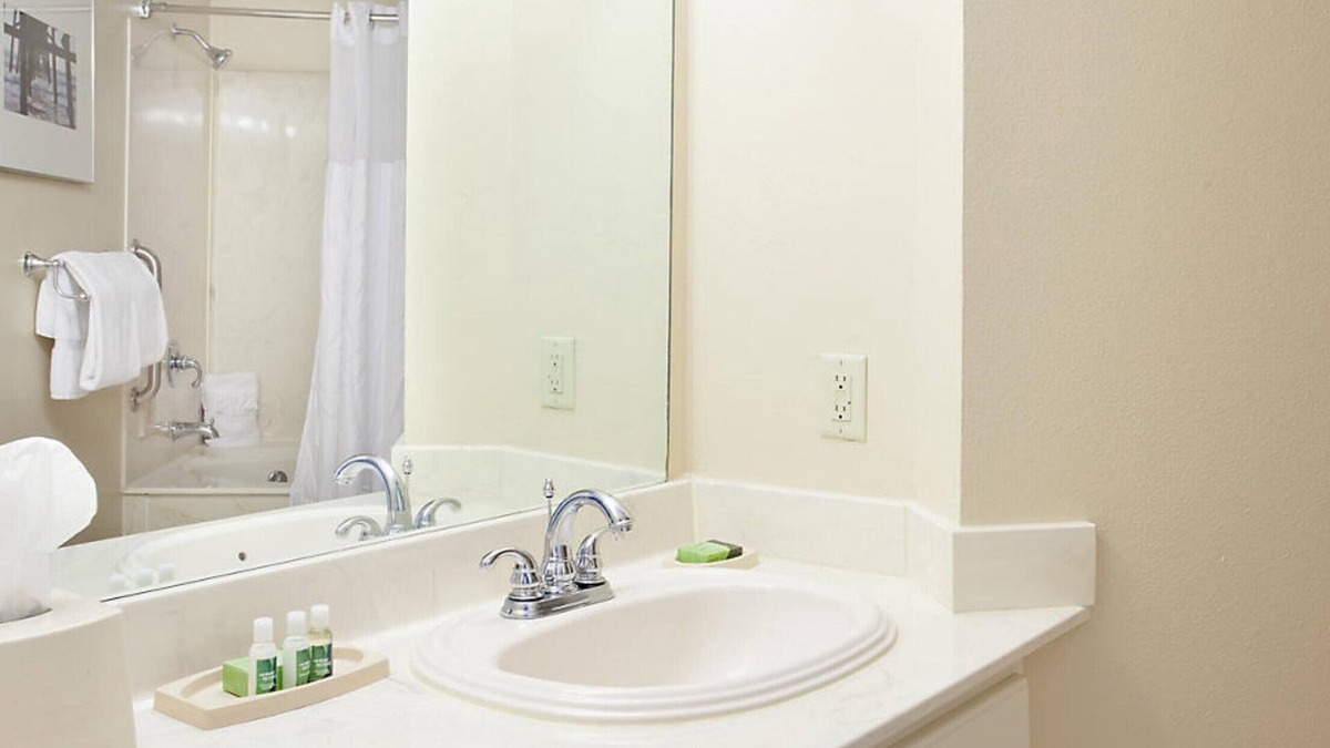 Downtown Myrtle Beach Resort | Bluegreen SeaGlass Tower, 1 Bedroom Standard Condo, Free WiFi and Parking