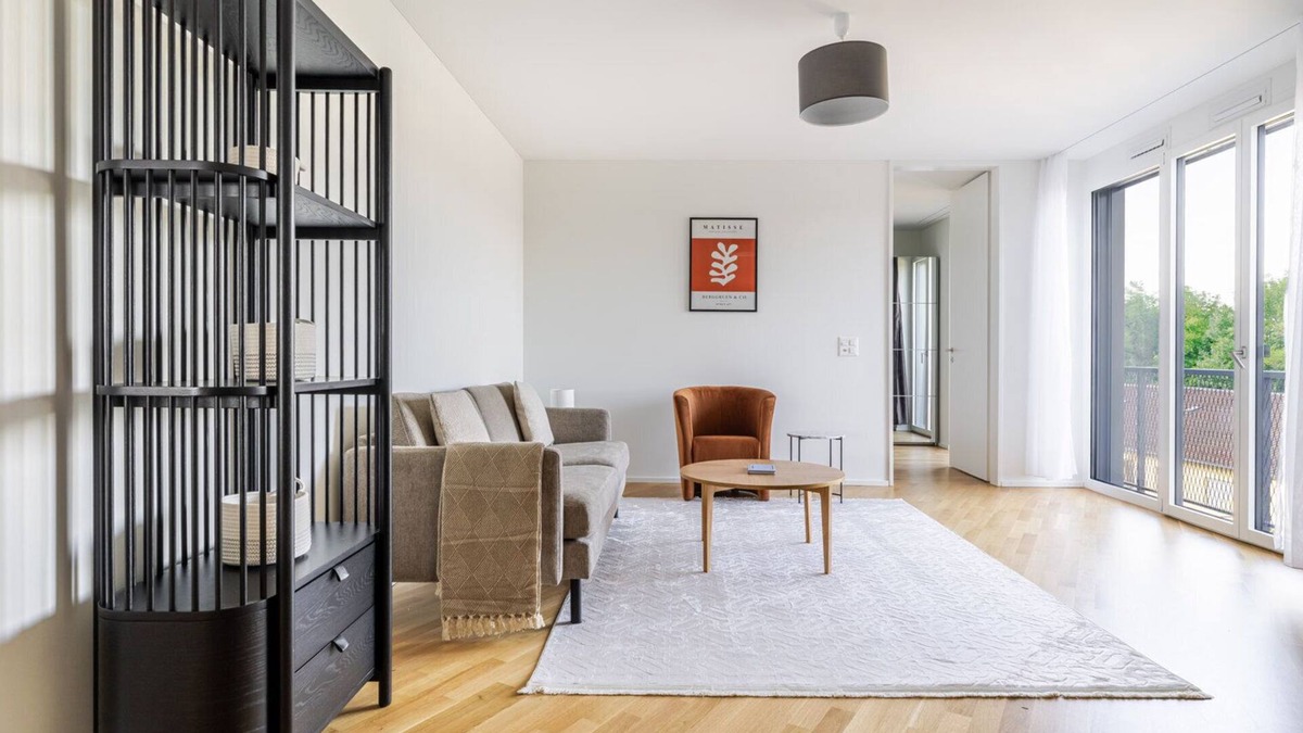 Alt-Wiedikon Apartment | Blueground | Alt-Wiedikon, balcony, nr Uetliberg