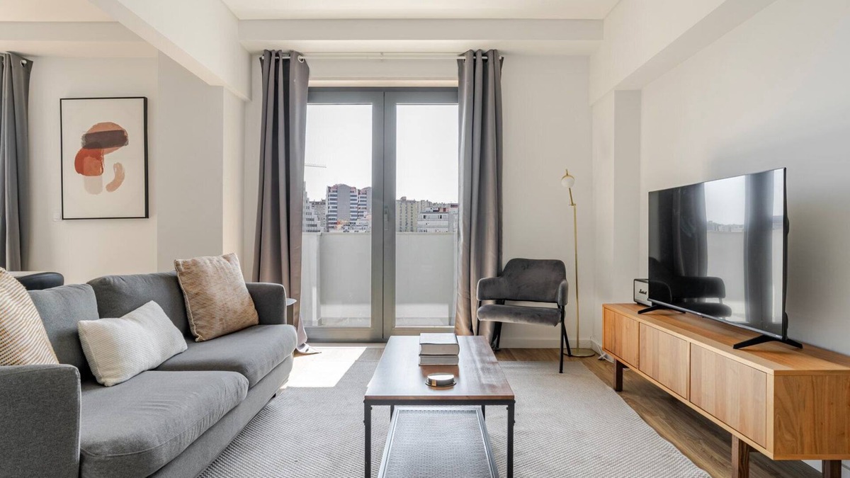 Falca Apartment | Blueground | Alvalade, balcony, nr Campo Pequeno