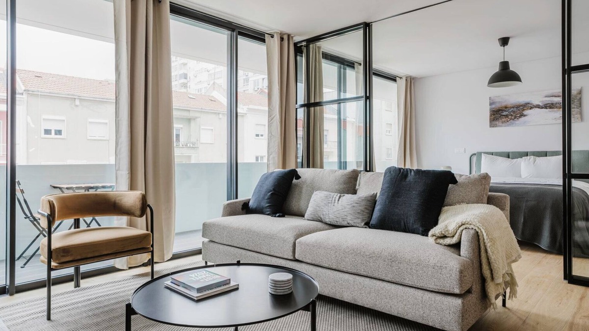 Lisbon Old Town Apartment | Blueground | Amoreiras, pools, gym, spa, w/d, a/c