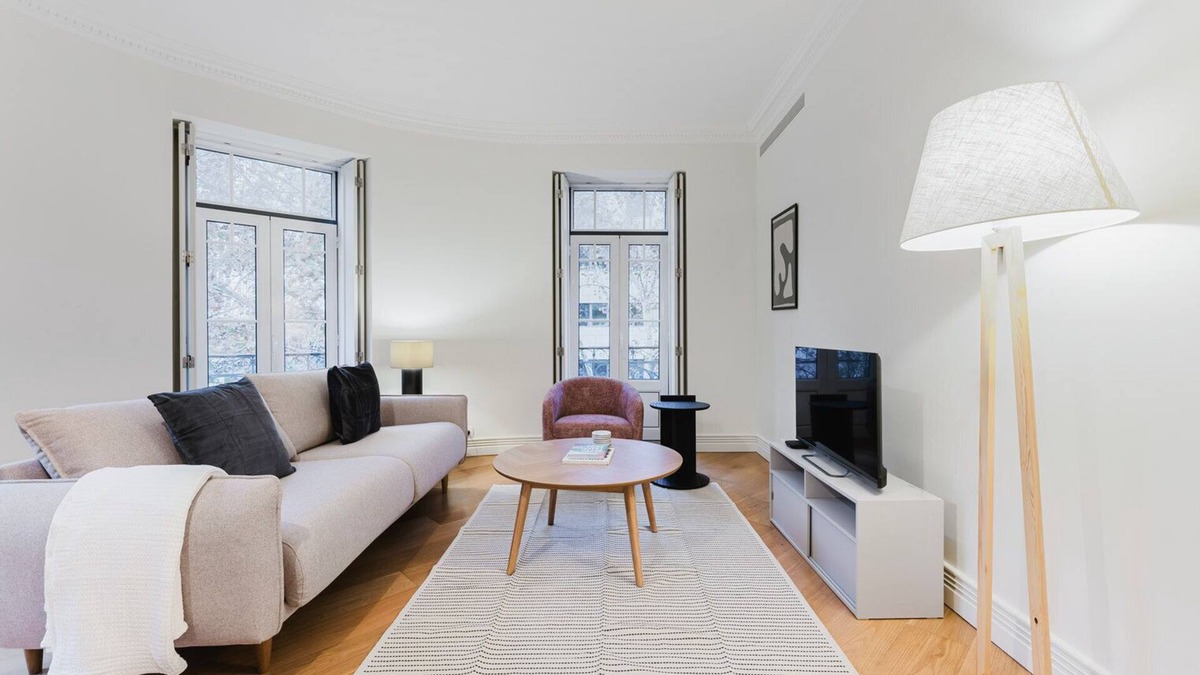 Santo Antonio Apartment | Blueground | Avenidas Novas, AC, balcony, nr park