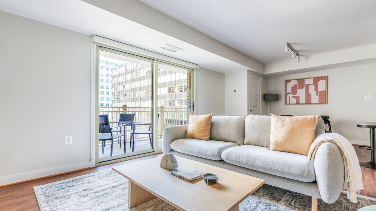 Ballston Apartment | Blueground | Ballston, pool, nr Arlington Cemetery
