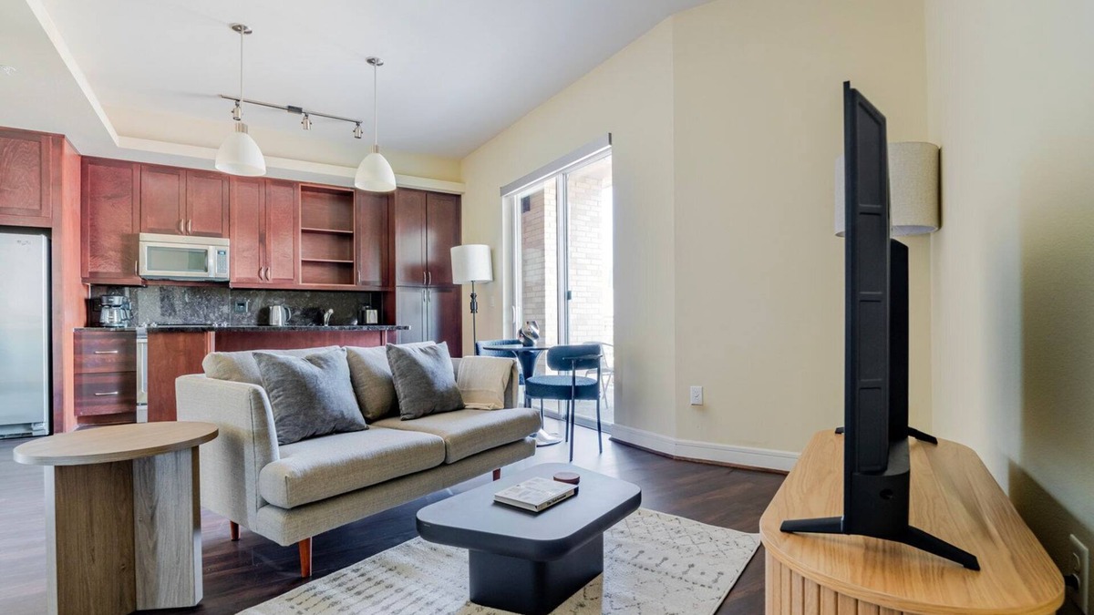Downtown Austin Apartment | Blueground | Bouldin Creek, pool, nr Barton Springs