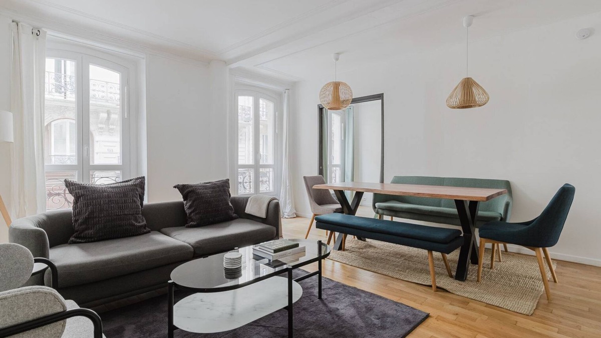 Saint-Vincent-de-Paul Apartment | Blueground | Cadet, near dining & shopping
