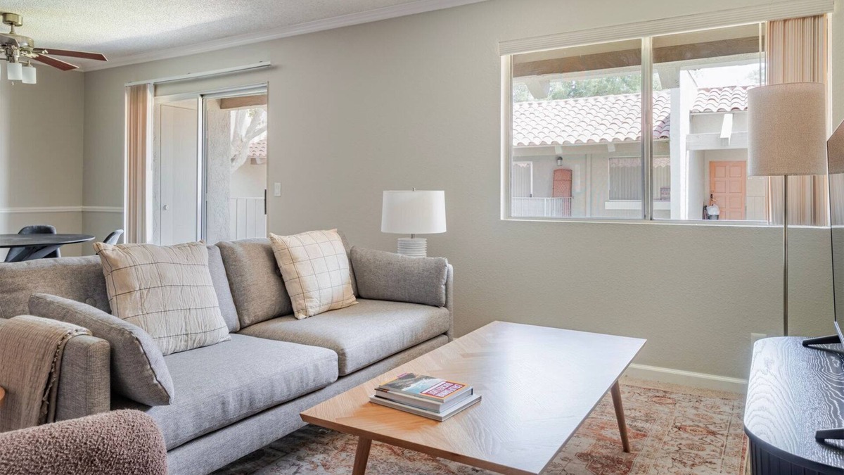 Campbell Apartment | Blueground | Campbell, pool, nr Campbell Park