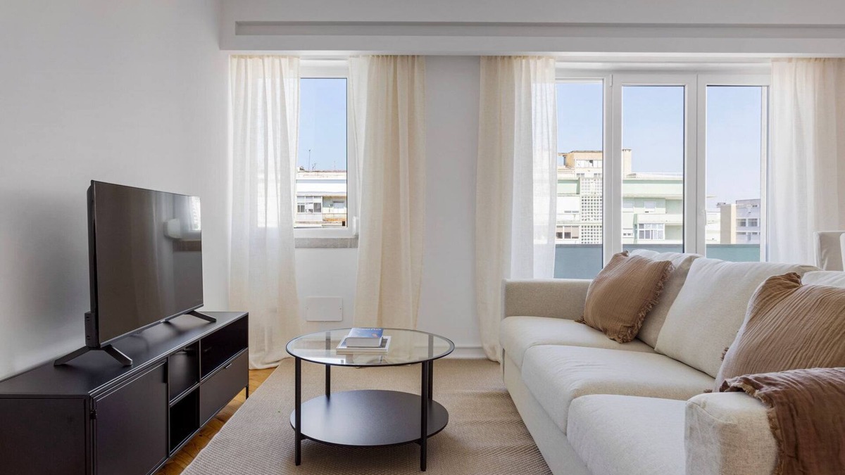 Alvalade Apartment | Blueground | Campo Grande, balcony, nr Jardim Zoológico