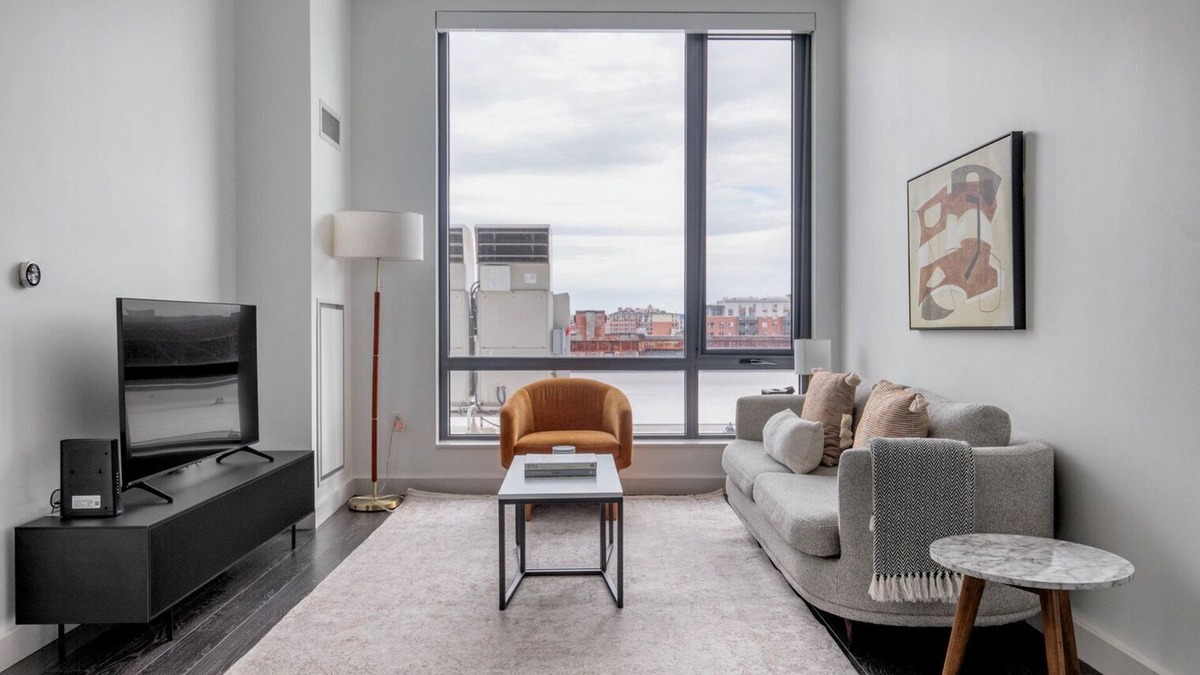 Central-Maverick Square - Paris Street Apartment | Blueground | Central-Maverick Square, pool, nr Boston Harbor