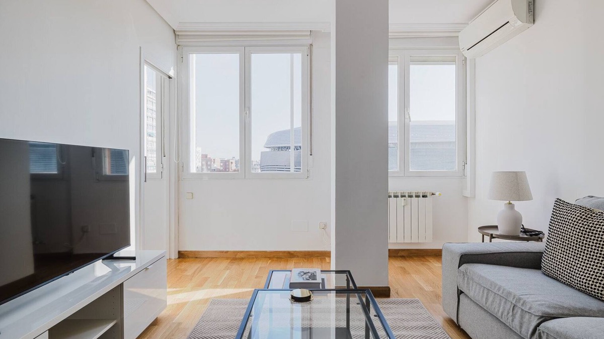 Castillejos Apartment | Blueground | Cuatro Caminos, AC & w/d, nr stadium