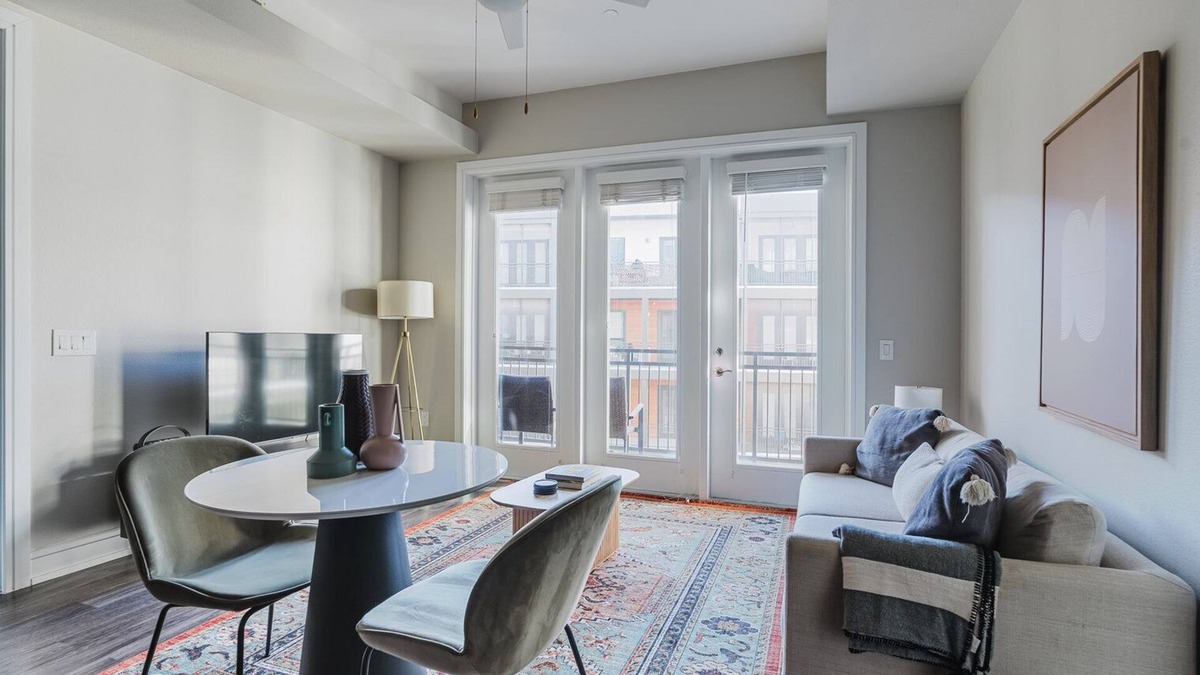North Burnet Apartment | Blueground | Domain 2bd apartment