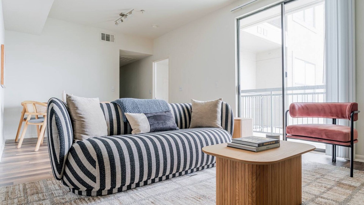 North Burnet Apartment | Blueground | Domain, gym, pool & w/d, nr shops