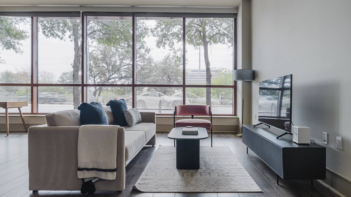 Second Street District Apartment | Blueground | Downtown 2bd apartment