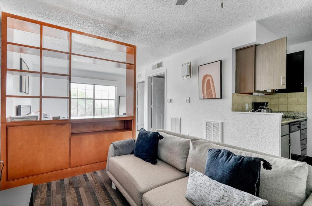 Gateway Apartment | Blueground Gateway pool gym close to shops ATX-242
