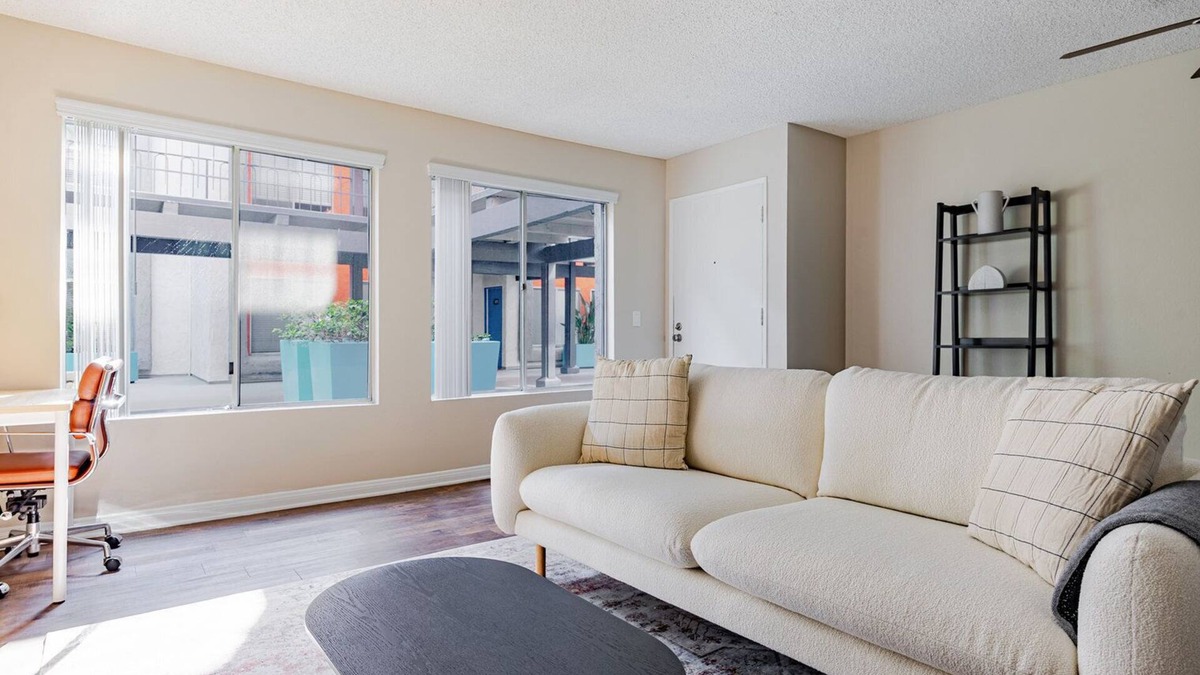 Downtown Apartment | Blueground | Glendale, pool & AC, nr Americana