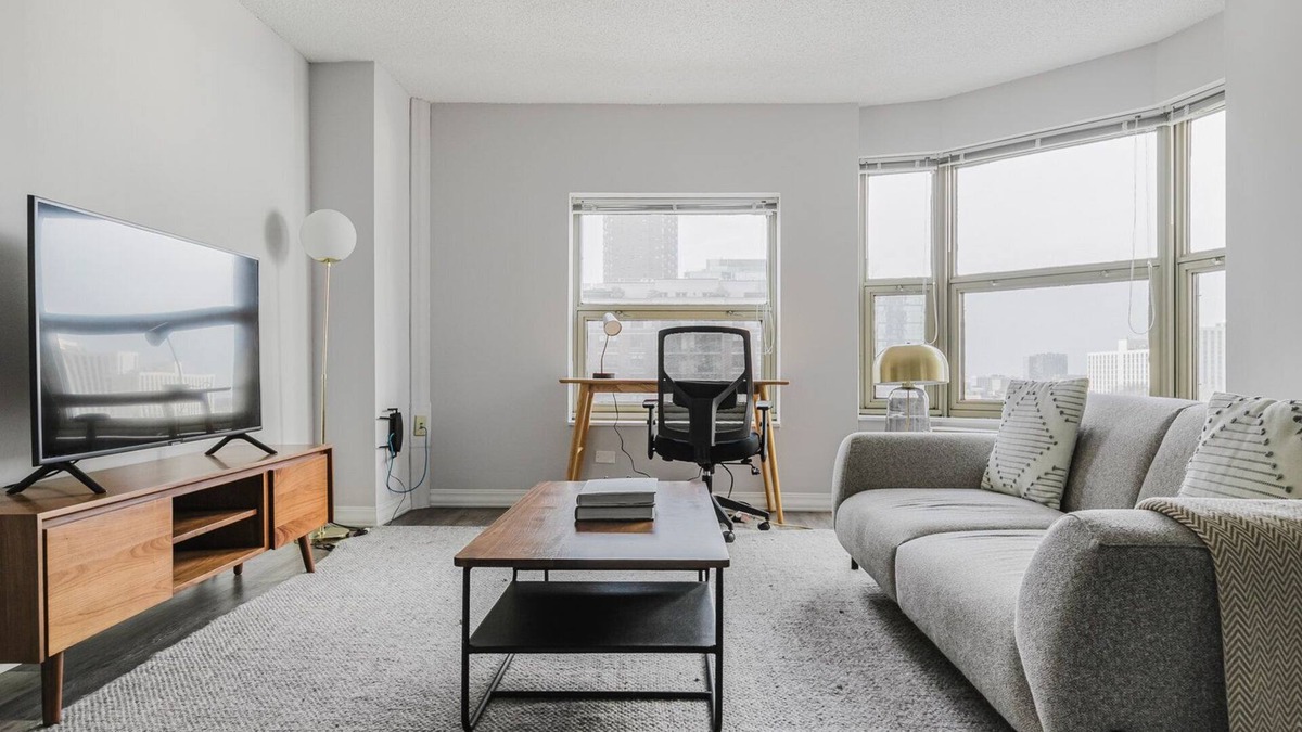 Rush and Division Apartment | Blueground | Gold Coast, BBQ & gym, nr Hancock