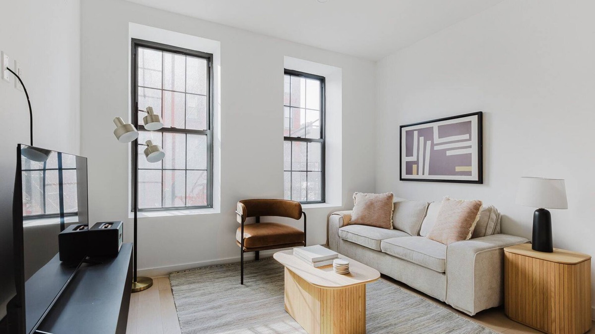 Greenpoint Apartment | Blueground | Greenpoint, AC & w/d, nr parks