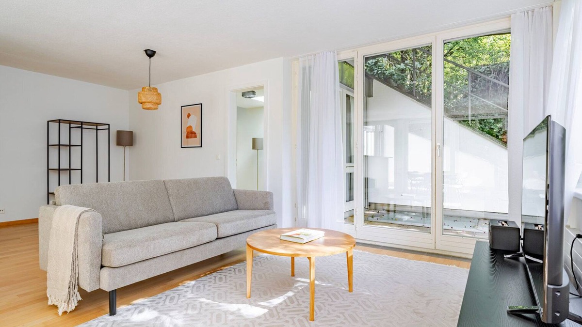 Hirslanden Apartment | Blueground | Hirslanden, balcony, nr Zürich Lake