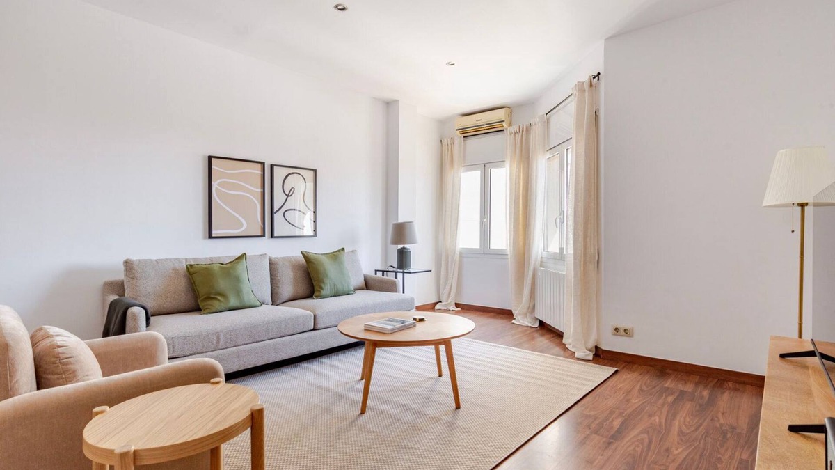 Gracia House | Blueground | La Salut, sea view, nr Parc Güell