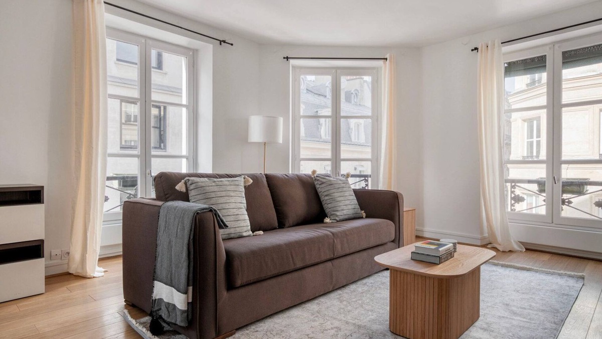 L'Europe Apartment | Blueground | Madeleine, foodie area, nr shops