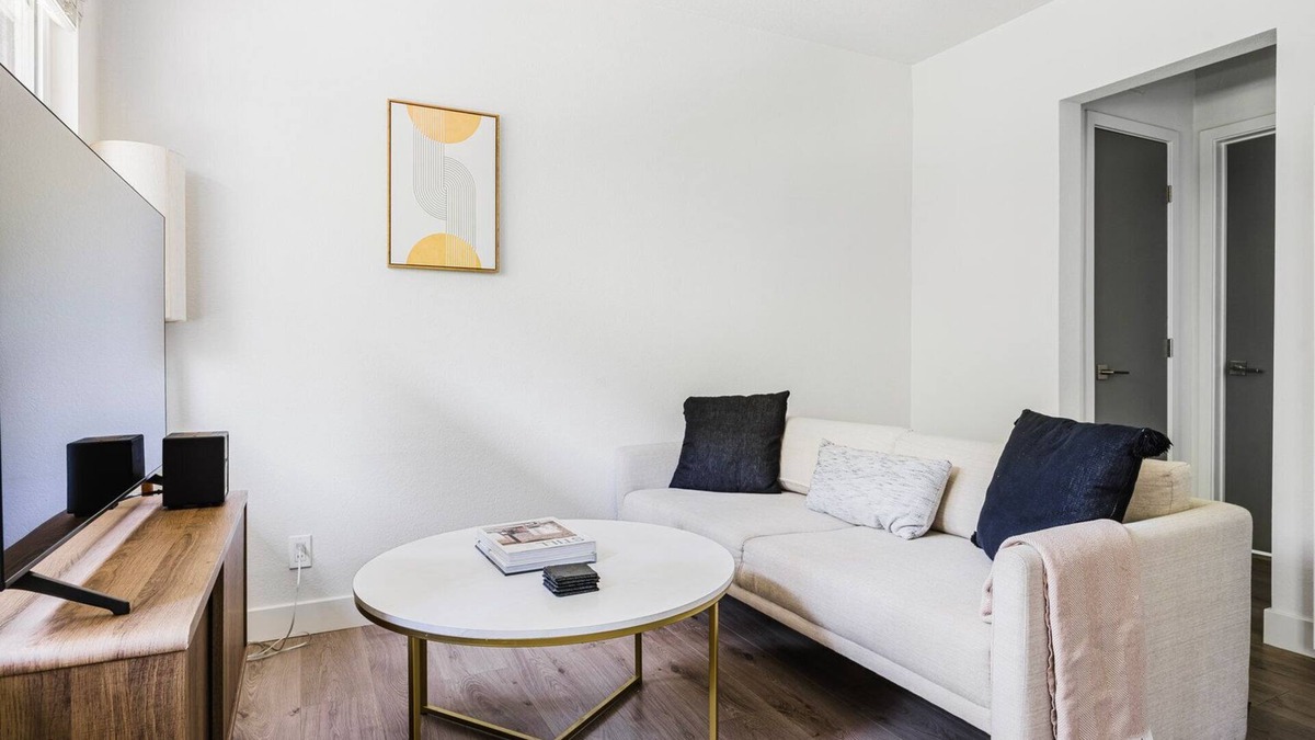 Mar Vista Apartment | Blueground | Mar Vista, nr Venice Beach & w/d