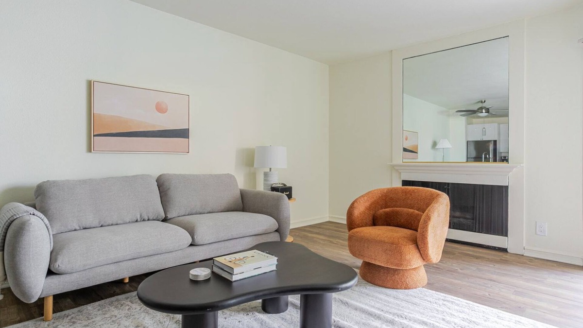 Pasadena Apartment | Blueground | Pasadena, pool, nr Pasadena Park