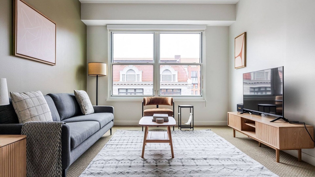 Penn Quarter Apartment | Blueground | Penn Quarter, pool & AC, nr museums