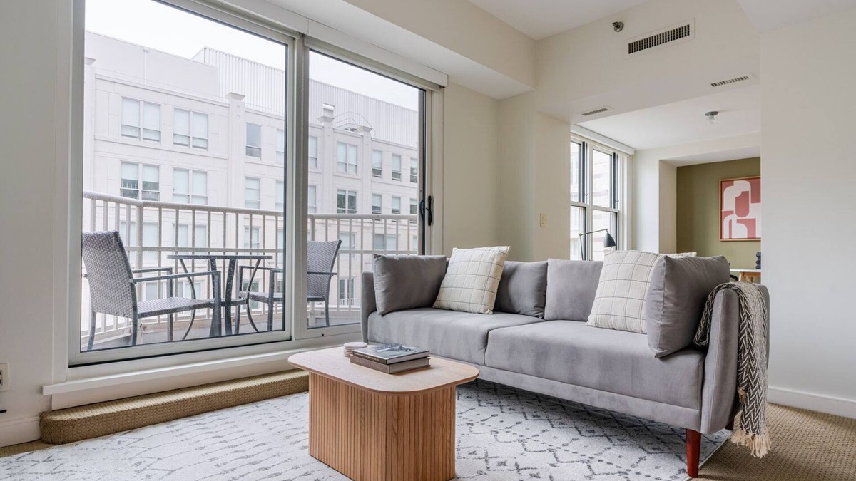 Penn Quarter Apartment | Blueground | Penn Quarter, pool & w/d, nr museums