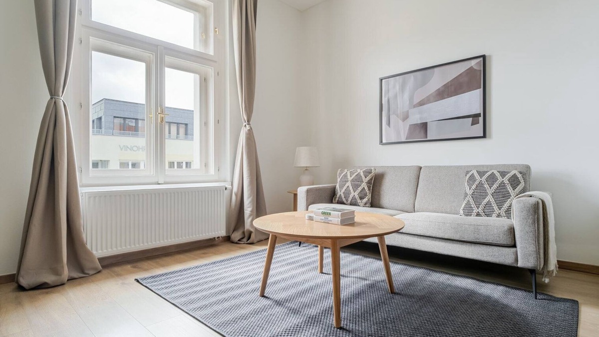 Vrsovice Apartment | Blueground | Prague 10, nr park & foodie area (PRG-18)