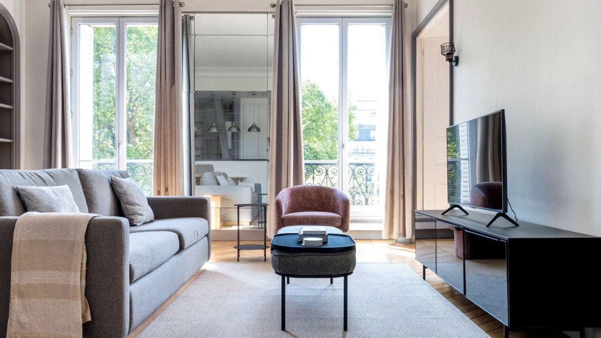 Quartier du Faubourg-Montmartre Apartment | Blueground | Rochechouard, a/c, nr restaurants