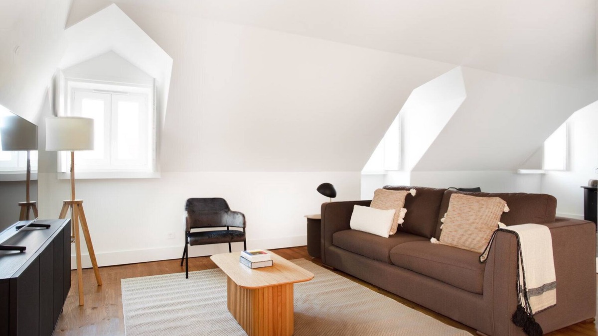 Lisbon Old Town Apartment | Blueground | Santo António, pool & parking