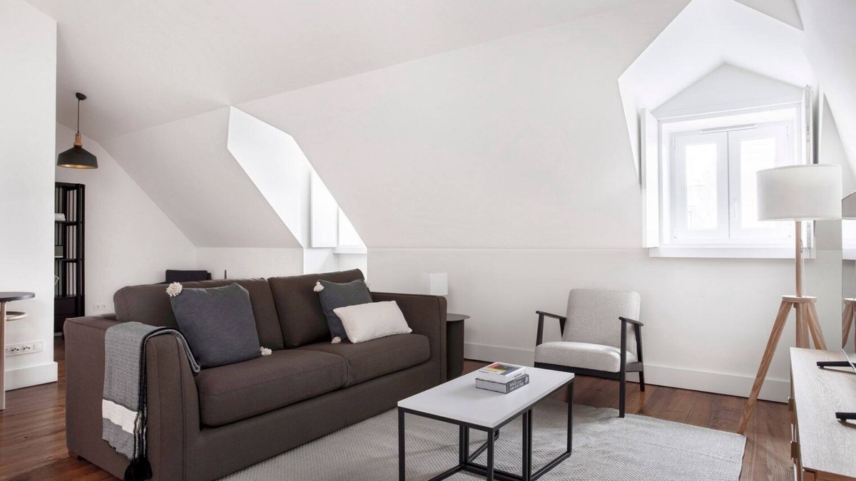 Lisbon Old Town Apartment | Blueground | Santo António, pool & parking