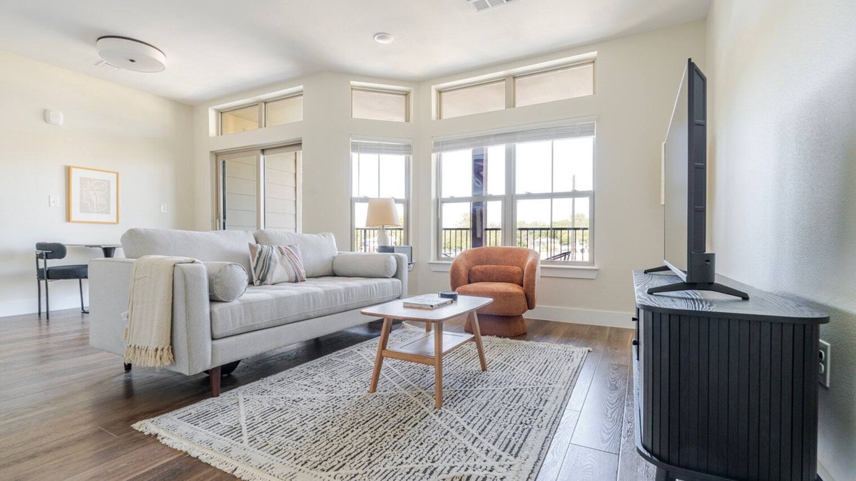 Scofield Farms Apartment | Blueground | Scofield Farms, pool, nr Walnut Creek Park