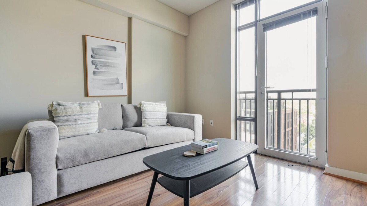 Shaw Apartment | Blueground | Shaw, private entrance, nr Howard Theatre