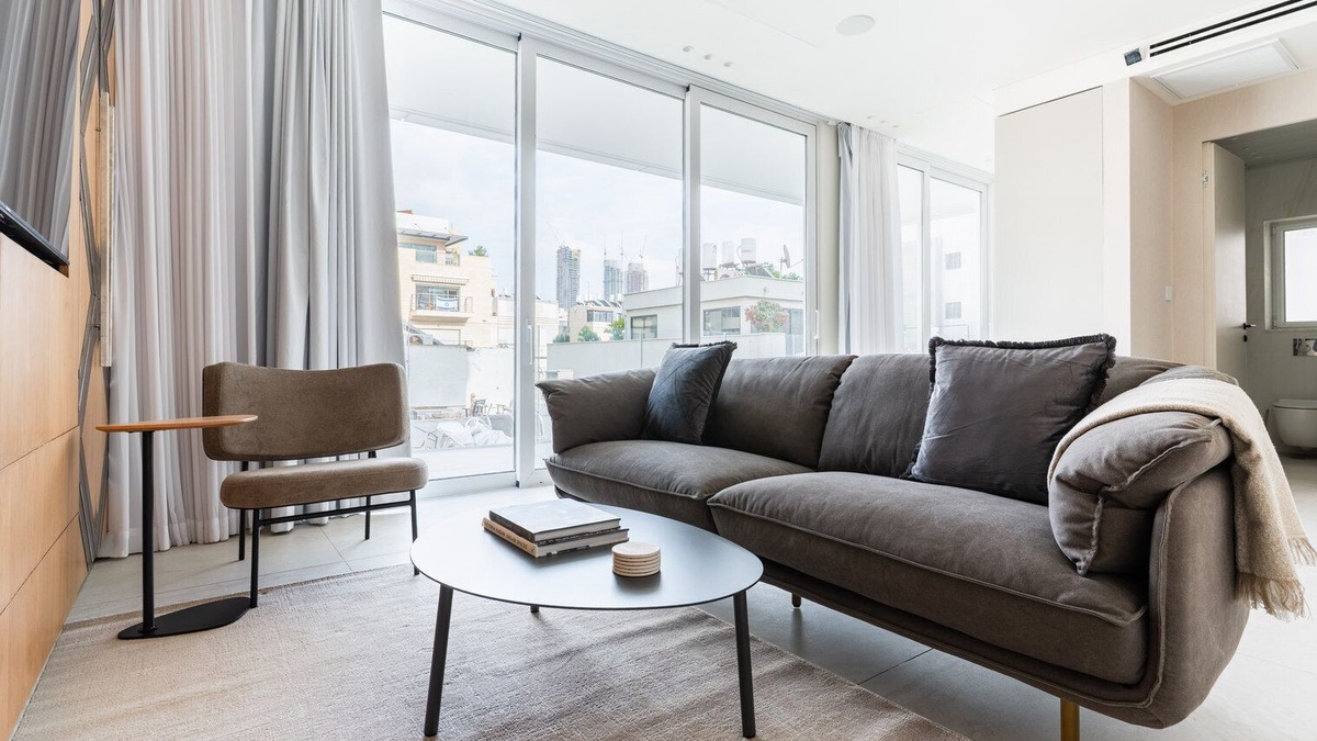 Old North Apartment | Blueground | Tel Aviv Port, High End , Balcony (TLV-75)