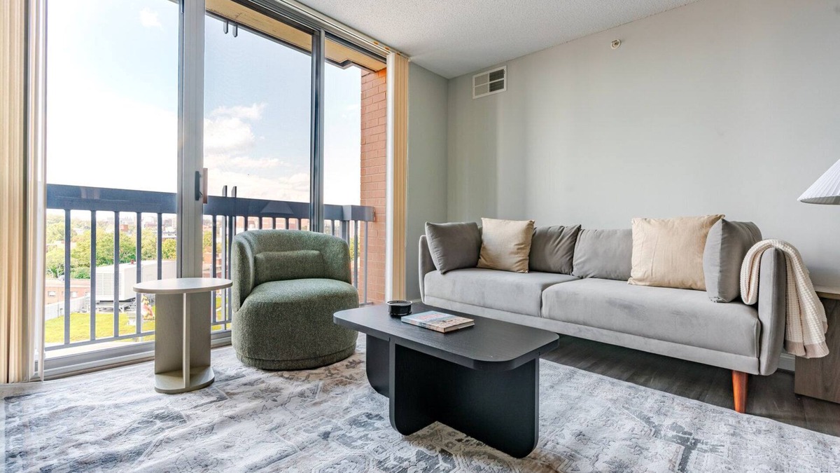 Woodmont Triangle Apartment | Blueground | Woodmont Triangle, fitness, nr Park