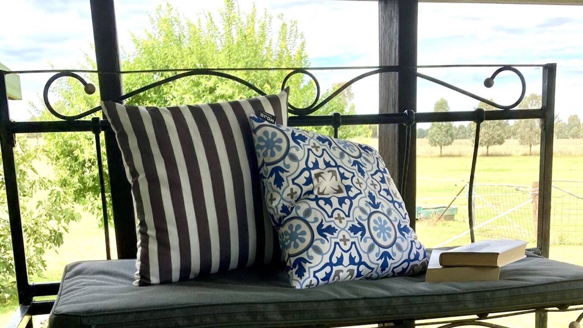 Bective Cottage | BlueHaven Retreat a peaceful relaxing space with a stunning outlook.