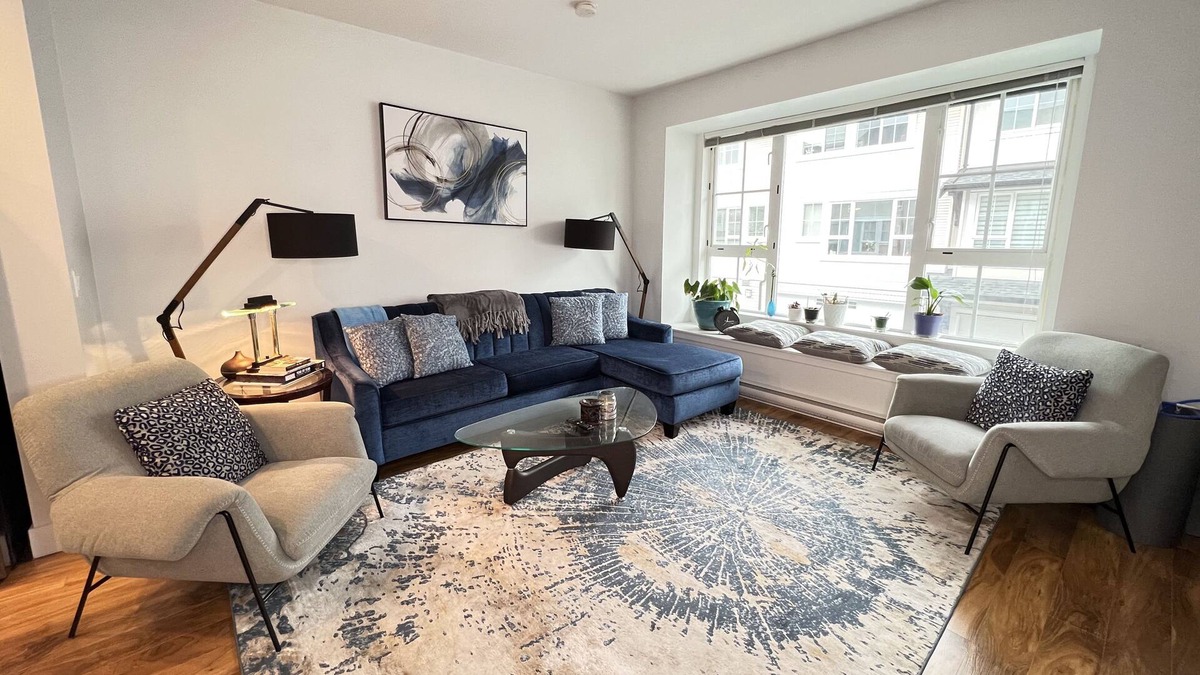 Surrey House | Blueprint Townhouse w/KING BD+Fast Wi-Fi+EV charging