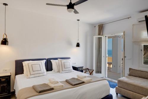 Syros House | Blueros - Black Stone Suite
