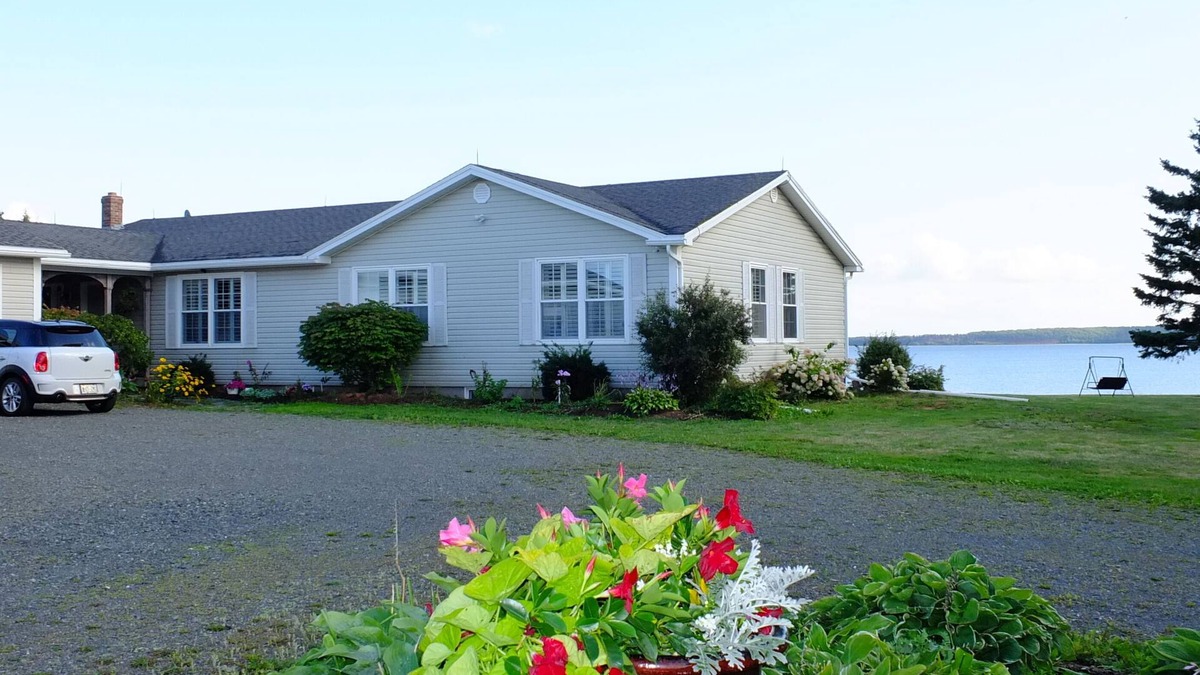 Vernon Bridge House | BLUEWATERS RETREAT VACATION HOME