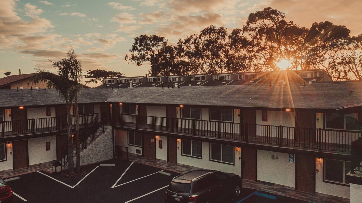 Morro Bay Hotel | Blufftop Inn & Suites - Wharf/Restaurant District