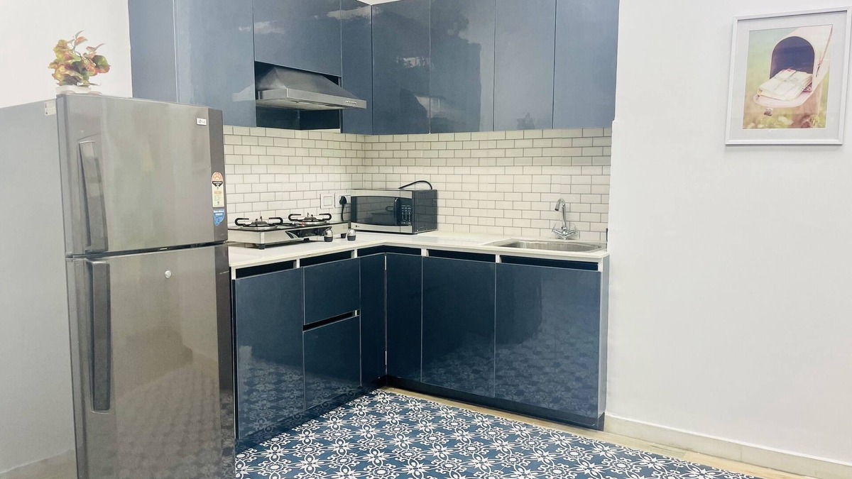 Gurugram Apartment | BluO Awesome 1BHK DLF Galleria Market ,Gym TT