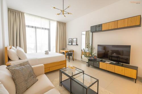 Dubai Apartment | Bnbeyond's Sassy Studio with Expansive Balcony