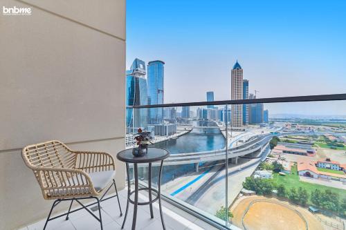 Business Bay Apartment | bnbme - Luxury 2BR Business Bay Apt w Canal Views Pool Gym Free Parking Downtown