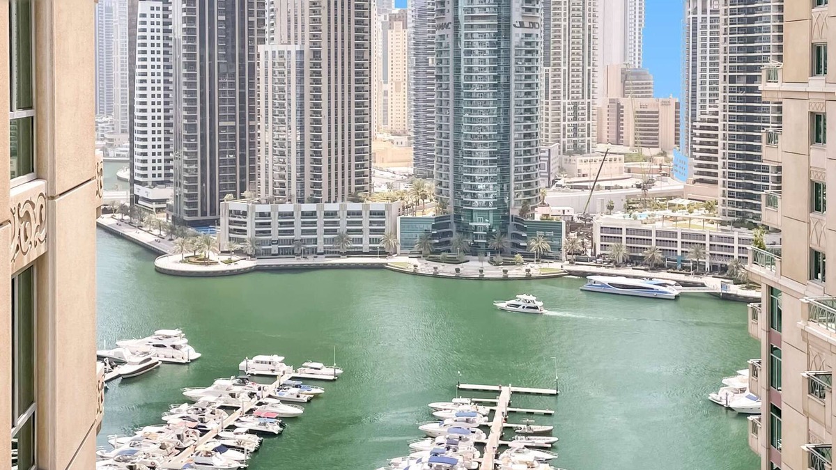 Dubai Marina Apartment | bnbme | Stunning Marina View | High Floor Apartment