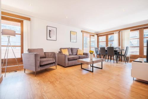 The City of London Apartment | BnBNova - 2BR Penthouse with Terrace - Heart of Holborn