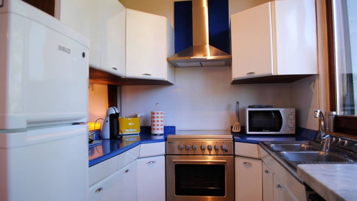 Sesto Calende Apartment | BNBOOK-GARDEN VIEW VILLA